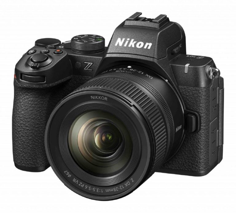 Как и ожидалось, сегодня Nikon представили бюджетную кроп-беззеркалку