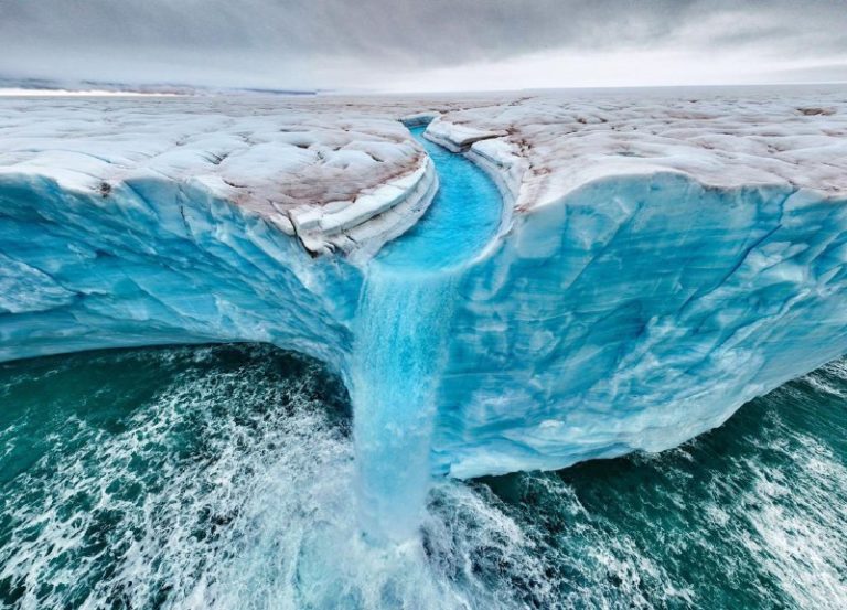 Впечатляющие фотографии победителей премии Travel Photographer of the Year 2024 — фото 6