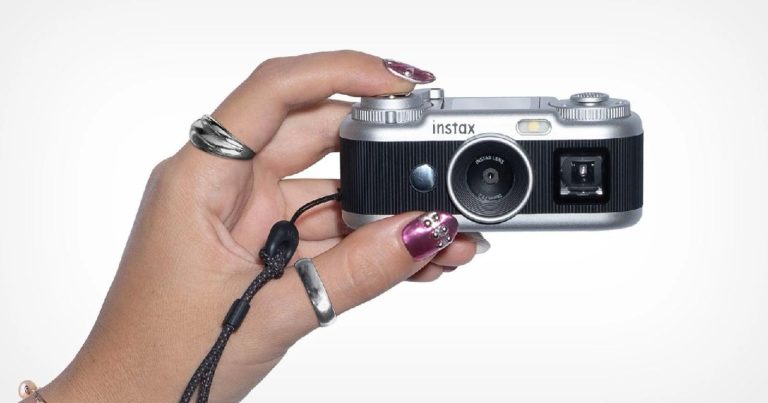 Fujifilm Instax Pal 2 — все как взрослых, но с нюансом