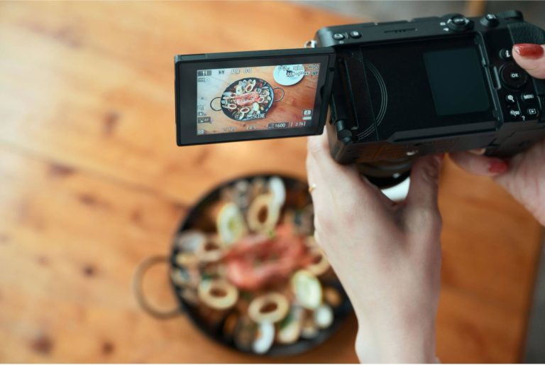 Nikon представила Z5IIC — полнокадровая, без видоискателя и всего $1400 — фото 10