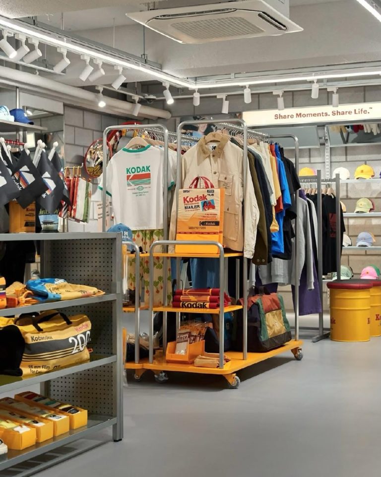 Kodak Apparel открыла новый магазин в Сеуле — там есть одежда и аксессуары с легендарным лого — фото 3