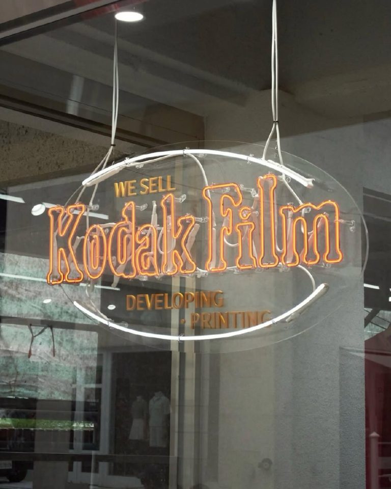 Kodak Apparel открыла новый магазин в Сеуле — там есть одежда и аксессуары с легендарным лого — фото 4