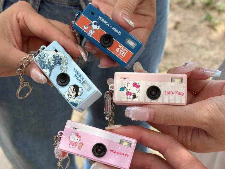 Yashica выпустила четыре камеры-брелока со Snoopy и Hello Kitty всего за $25