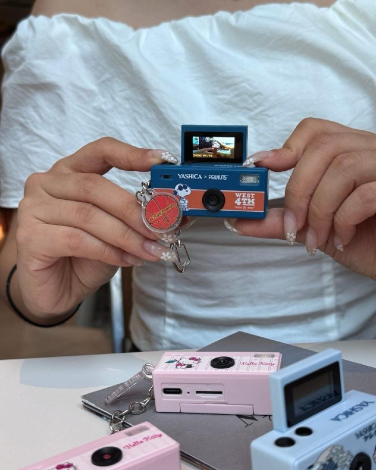 Yashica выпустила четыре камеры-брелока со Snoopy и Hello Kitty всего за $25 — фото 8