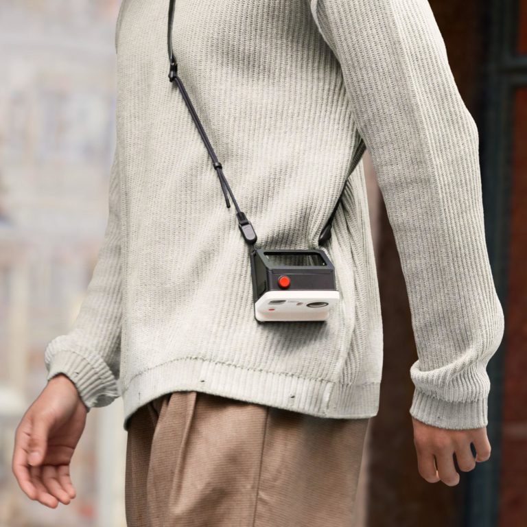 PGYTECH превращает Insta360 GO Ultra в ретро-камеру с моментальной печатью — фото 9