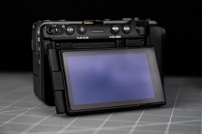 Sony FX5 задерживают до 16 ноября — виноват поворотный экран?