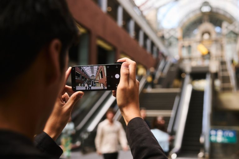 Вышла Leica LUX 2.0 — приложение-камера для iPhone теперь и на русском