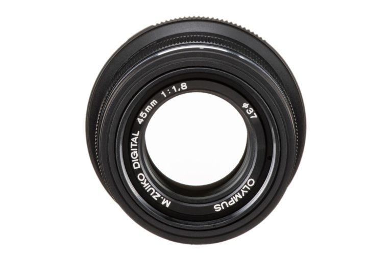 45mm f/1.8 II и 40-150mm R II засветились в официальном эфире OM System — фото 3