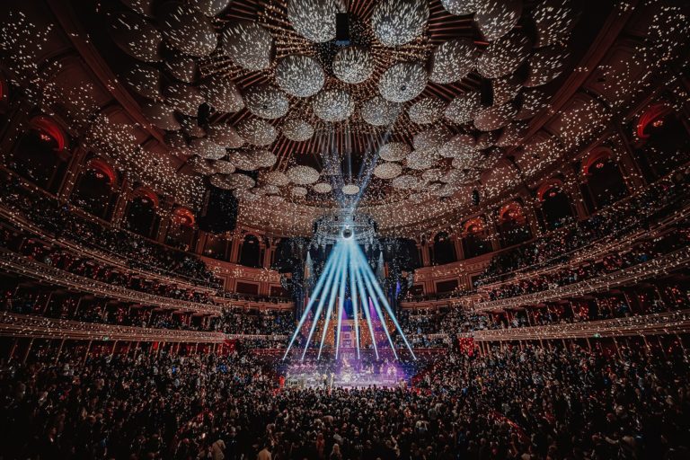 Две награды Event Photography Awards за хардкор-концерты: как снимает Афра Гетхёффер-Грютц — фото 7