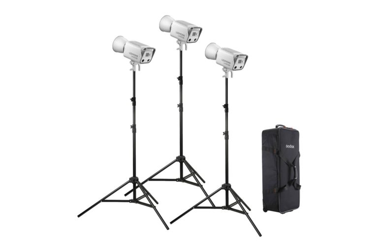 Godox LITEMONS LA300Bi — три моноблока по 330 Вт в одном чемодане на колёсах