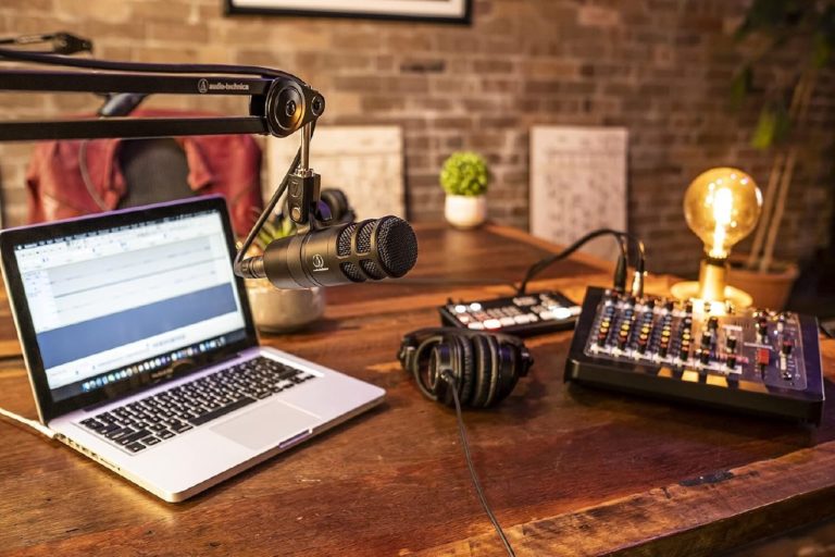 Микрофоны для подкастов: от доступного Rode PodMic до легендарного Shure SM7B — фото 10
