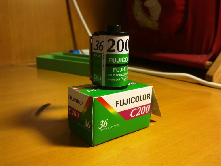 Как Fujifilm пережила конец плёнки: кремы из фотохимии, медицина и камеры X — фото 5