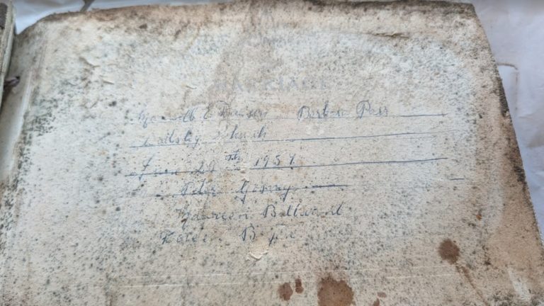 Детектив по выцветшей подписи: свадебный альбом 1957 года вернулся в семью — фото 5