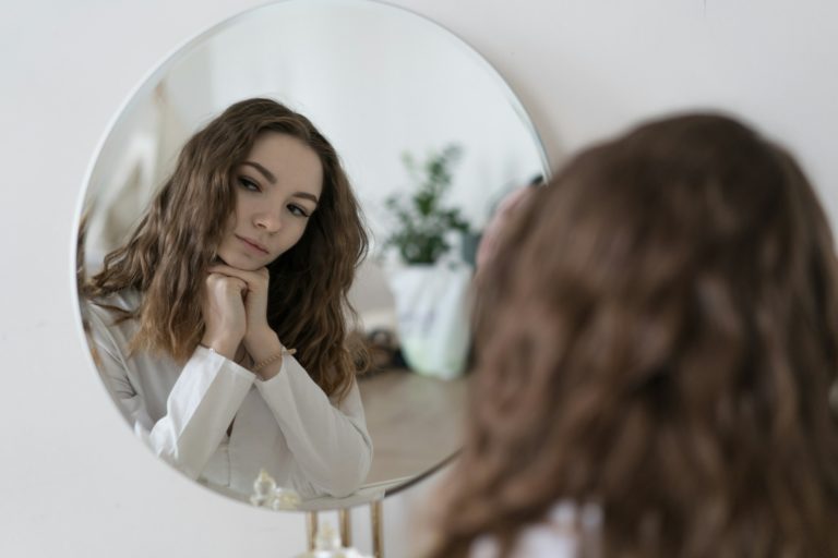 Почему мы не любим себя на фото и что с этим делать фотографу