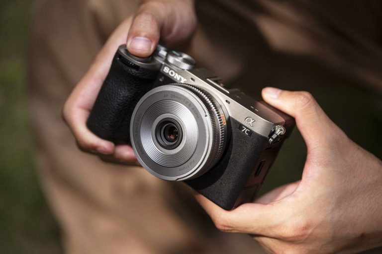 Блинчик Viltrox AF 26mm F2.8 EVO вышел в серебристом и графитовом цветах — фото 10