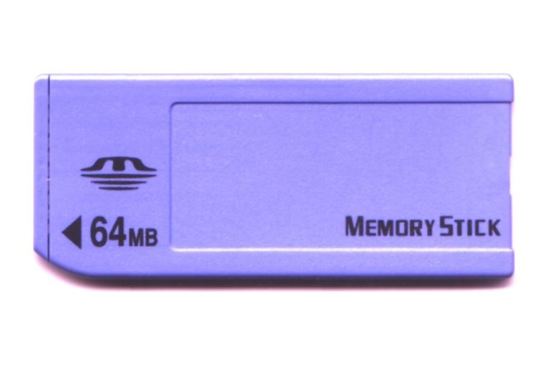 SD-карте 27 лет: как она победила CompactFlash и Memory Stick и как вычислить подделку — фото 5