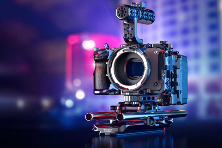 Wooden Camera подготовила для Sony FX5 модульную клетку и кино-обвес