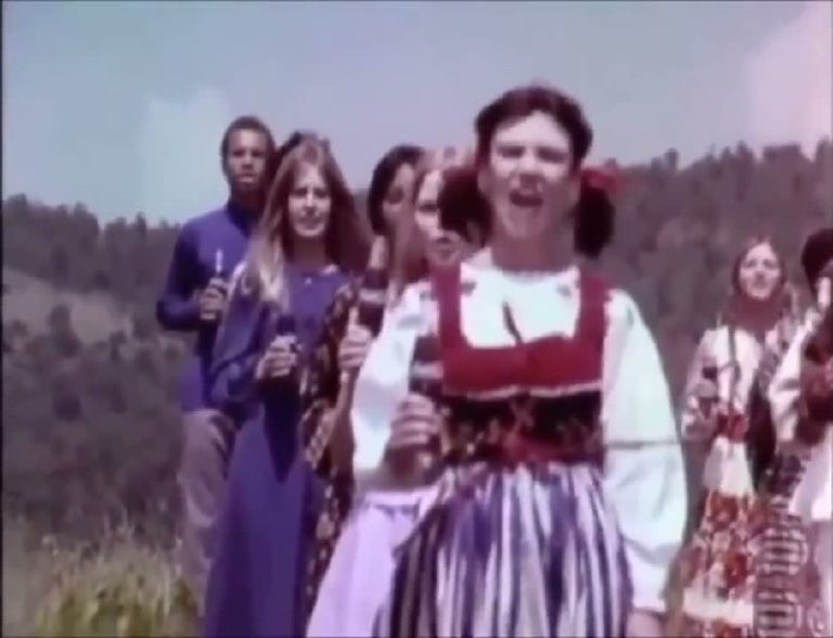 Дождь в Дувре и гувернантка с коляской: как снимали легендарную рекламу Coca-Cola 1971 года — фото 6