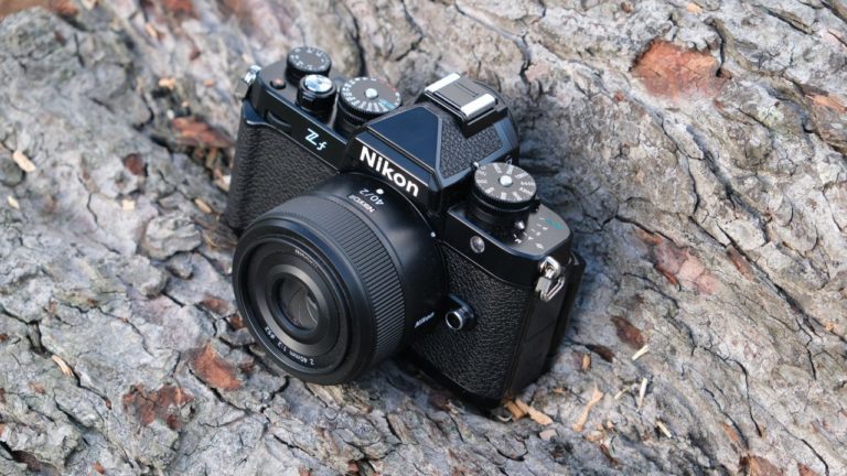 Лучшие камеры для чёрно-белой съёмки в 2026 году: от Leica Monochrom до Nikon Zf — фото 7