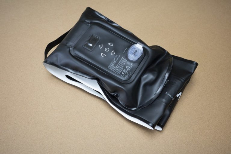 Neewer GC30C — надувная RGB-трубка на 90 см, которая сдувается до размеров блокнота — фото 6