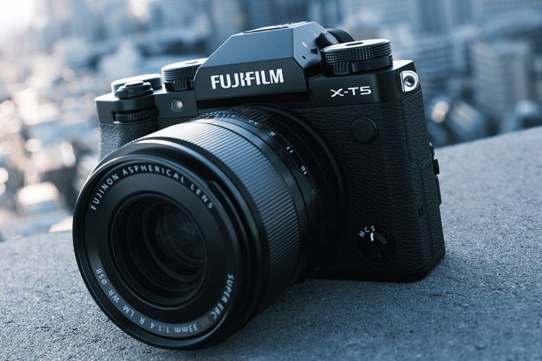 Fujifilm X-T5 спустя почти четыре года: всё ещё одна из лучших камер для улицы и поездок