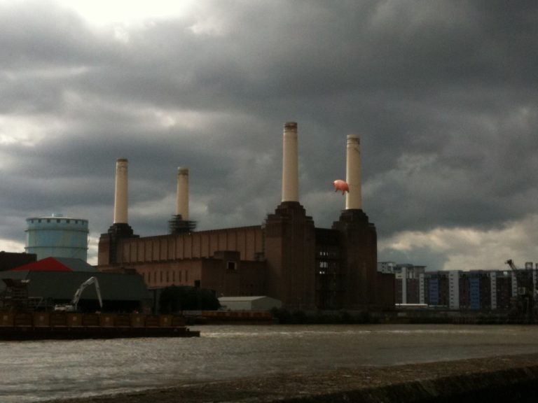 Свинья сорвалась и улетела в сторону Хитроу: как снимали обложку Pink Floyd «Animals» — фото 6