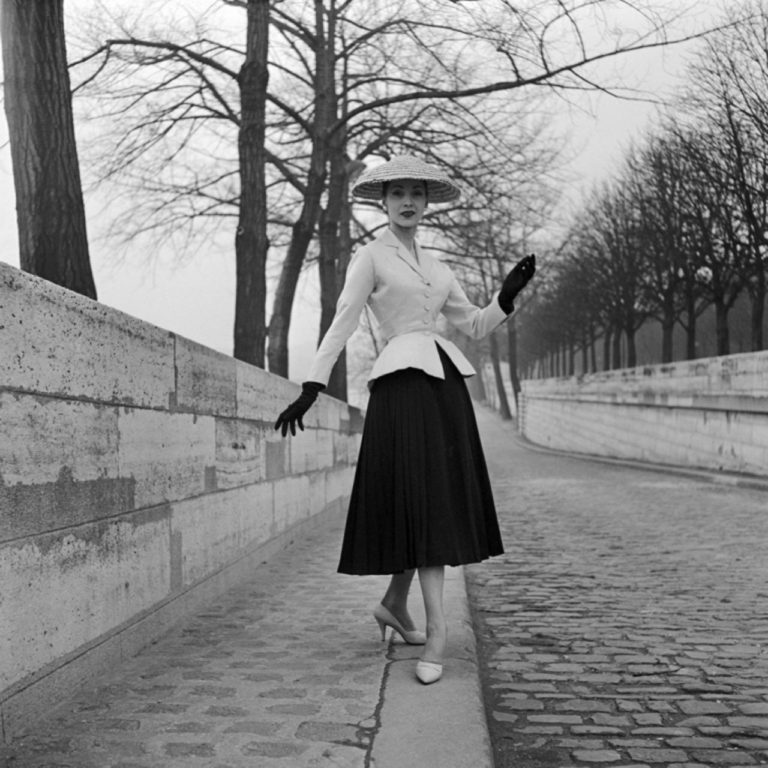 Самый известный кадр New Look сняли не в 1947-м: история бар-сьюта Dior и Вилли Майвальда