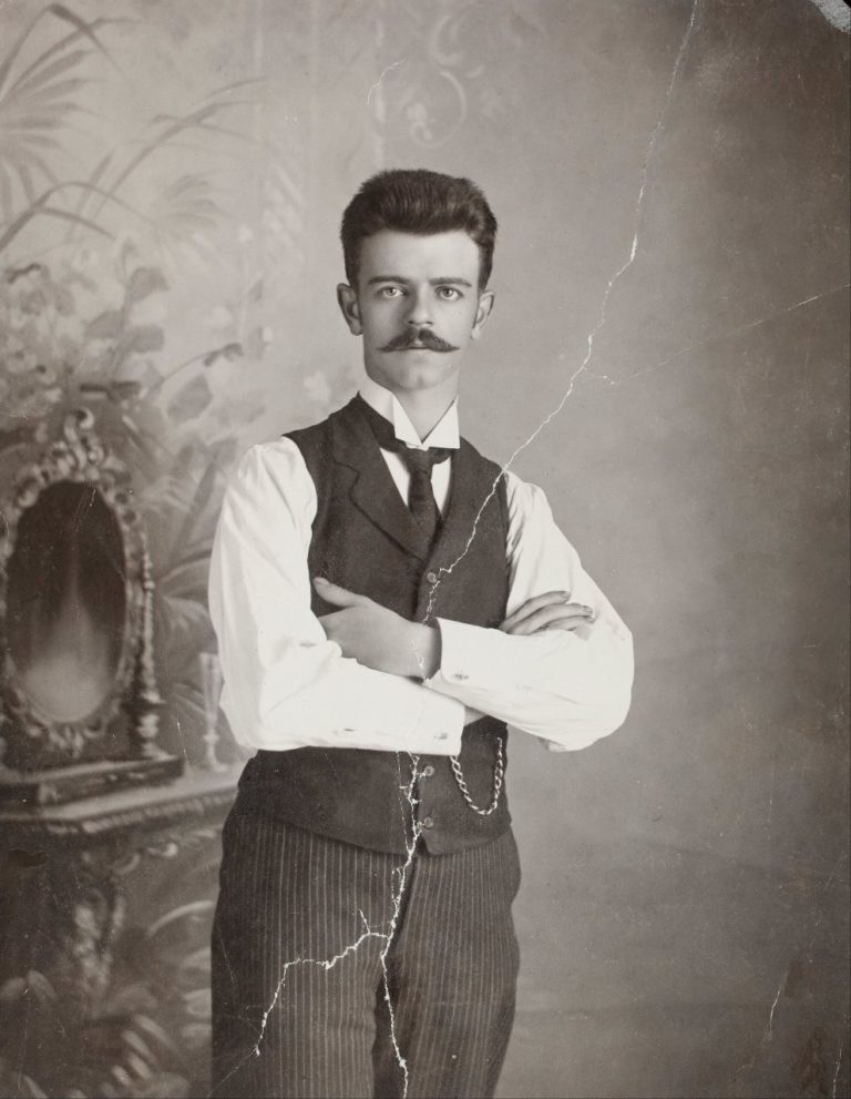 155 лет назад родился Гильермо Кало — первый промышленный фотограф Мексики и отец Фриды
