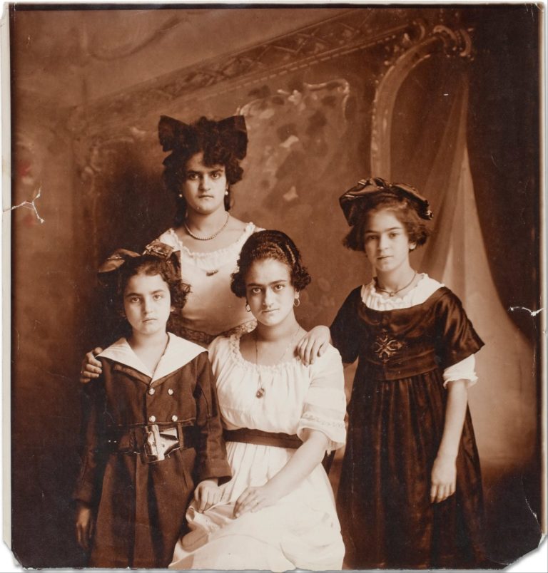 155 лет назад родился Гильермо Кало — первый промышленный фотограф Мексики и отец Фриды — фото 3