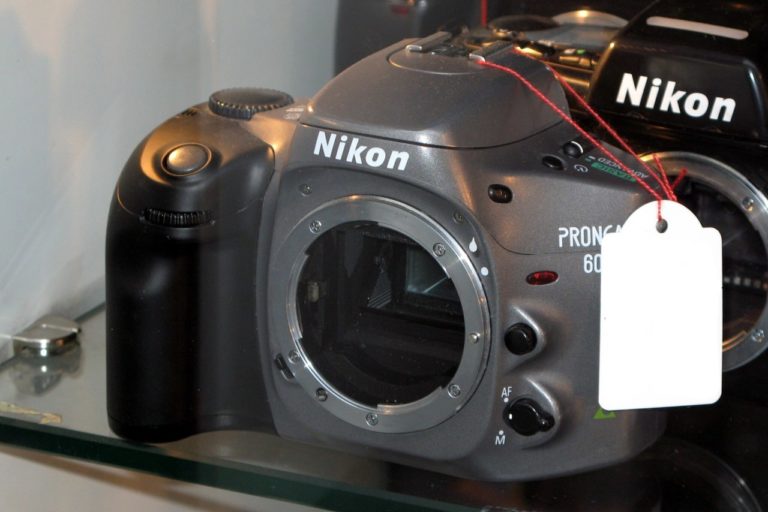 Nikon Pronea S — самая маленькая зеркалка Nikon, которая предвосхитила эпоху APS-С камер — фото 3
