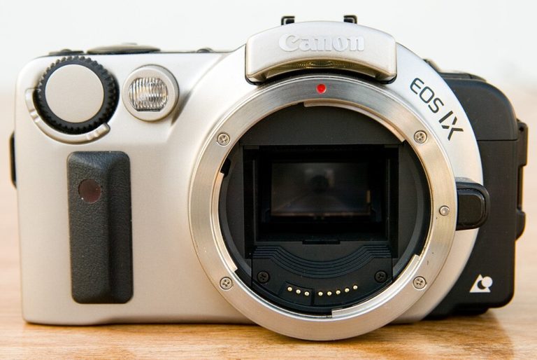 Nikon Pronea S — самая маленькая зеркалка Nikon, которая предвосхитила эпоху APS-С камер — фото 5