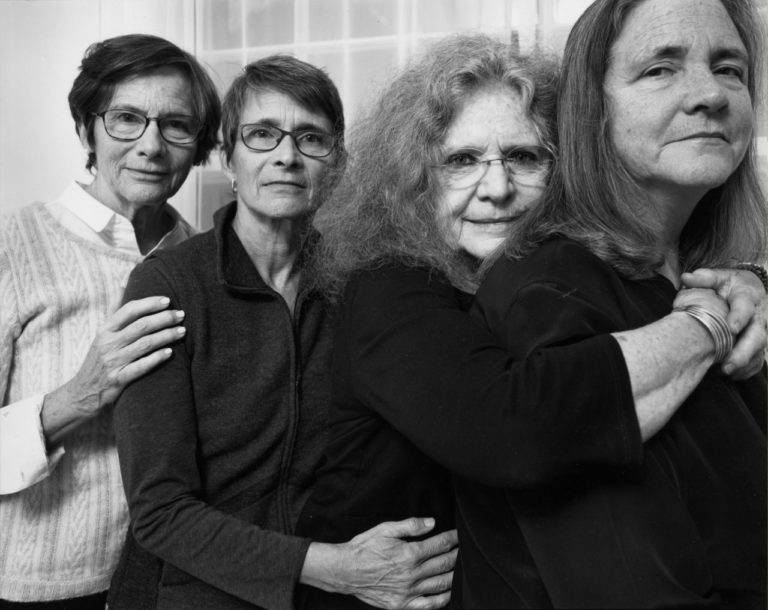 Николасу Никсону — 79. Он 48 лет снимал одну из самых известных серий в истории фотографии — фото 5