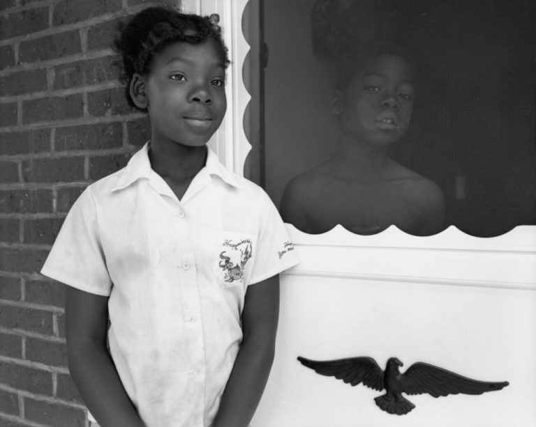 Николасу Никсону — 79. Он 48 лет снимал одну из самых известных серий в истории фотографии — фото 9