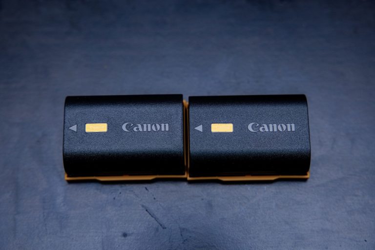 Одна батарея на 18 лет: за что стоит похвалить Canon и Nikon — фото 4